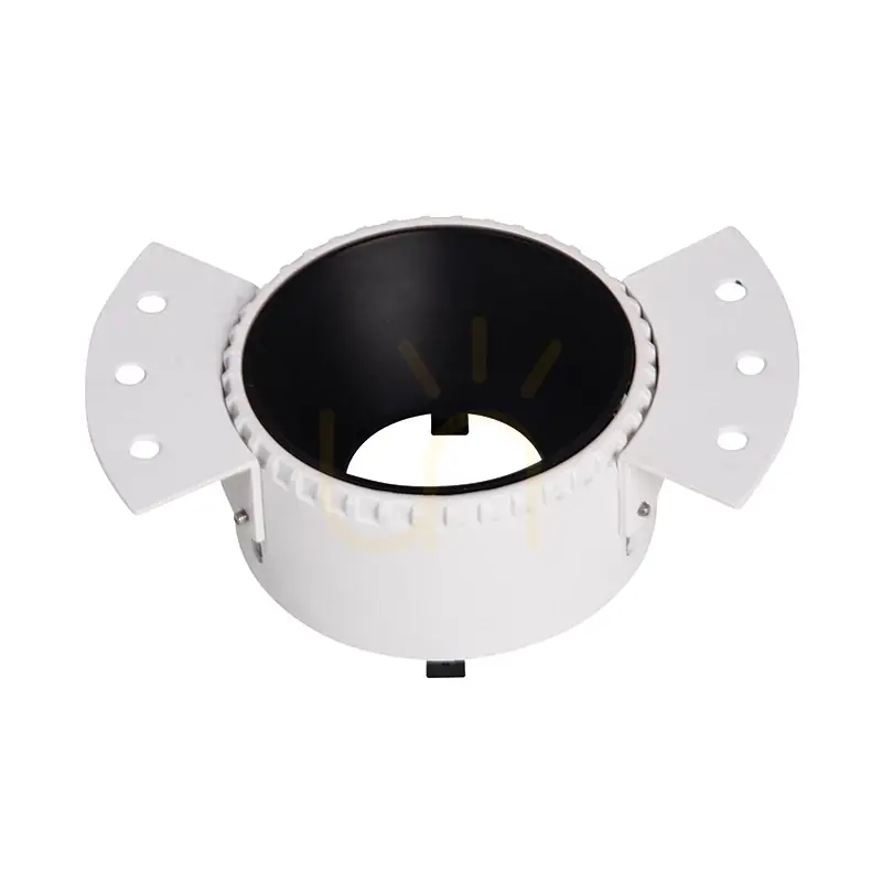 Spot fără garnitură cu reflector alb-negru ZAMBELIS Ultima șansă