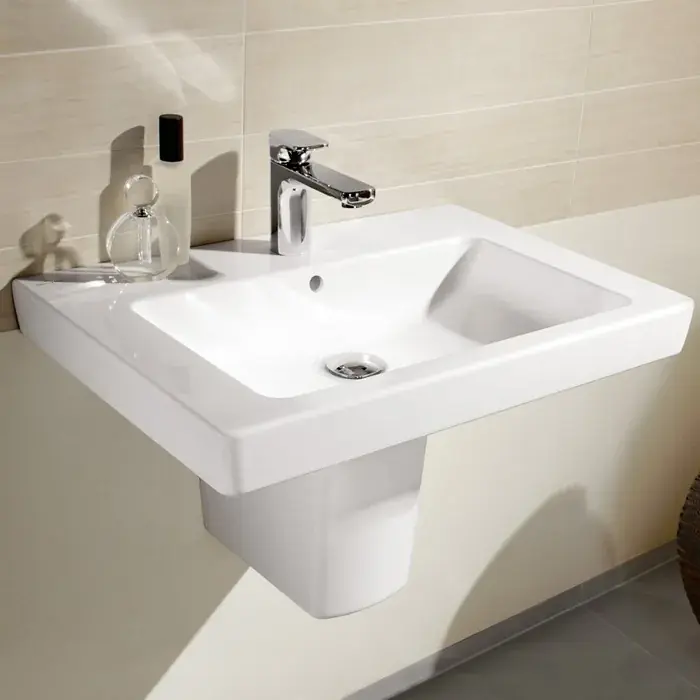 Ofertă de sezon Lavoar suspendat, dreptunghiular, 65 cm, alb alpin, Villeroy & Boch Subway 2.0 71136501