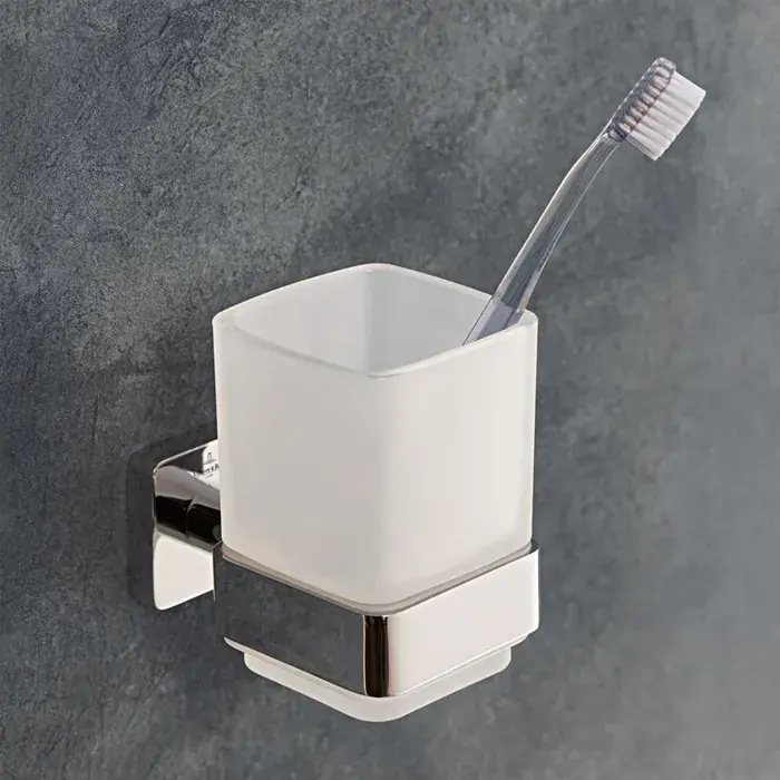 Pahar de sticla, cu suport metalic, crom lucios, Villeroy & Boch Elements Striking TVA15201900061 Plată securizată