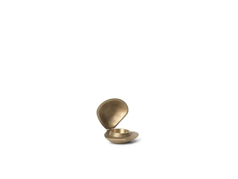Retur ușor Clam Suport pentru Lumânări Brass - Ferm Living