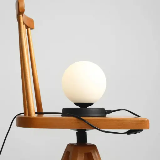 Veioza moderna neagra minimalista cu glob din sticla Ball S Cel mai bun preț
