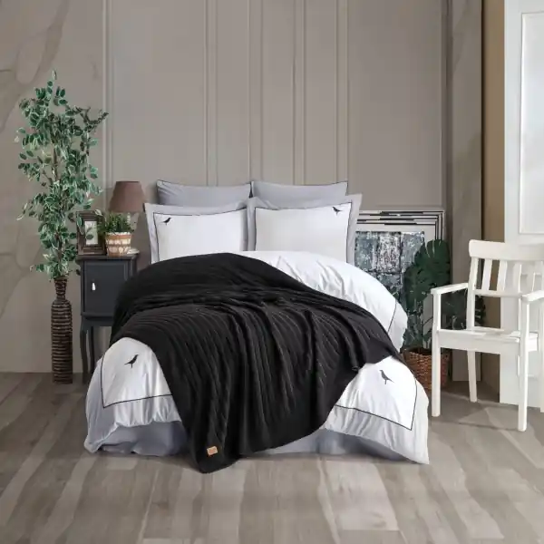 Preț promoțional Set cuvertura si lenjerie de pat cu broderie, bumbac poplin, pat 2 persoane, 7 piese, alb / negru, Fancy