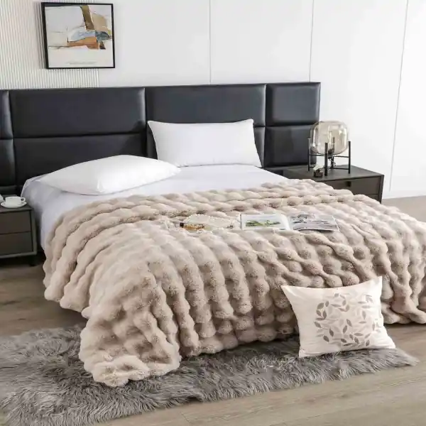 Jo-Jo Home, Patura din blanita artificiala de iepure, 200x230 cm, bej, cu fermoar, PBIF-09 Preț mic