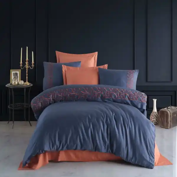 Dantela Vita, Lenjerie de pat 2 persoane, cu broderie, bumbac satinat, 6 piese, portocaliu / bleumarin, Luna Nu rata