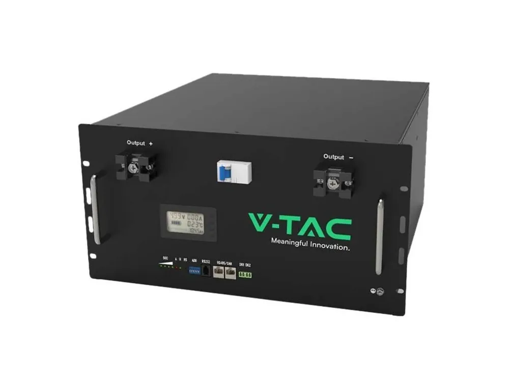 Baterie cu litiu V-TAC 9,6 kWh pentru invertor solar, montată într-un suport Vezi acum