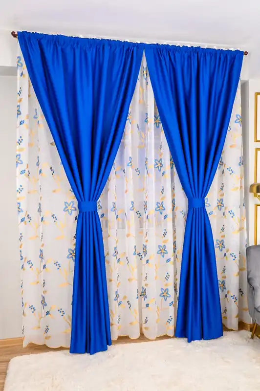 Set Lupita - Perdea Flori de Gradina Albastru cu Crem si Draperie Blackout Albastru Intens Electric Chilipir