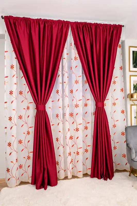 Noutate Set Urania - Perdea Flori de Poveste Visiniu cu Crem si Draperie Blackout Visiniu Intens