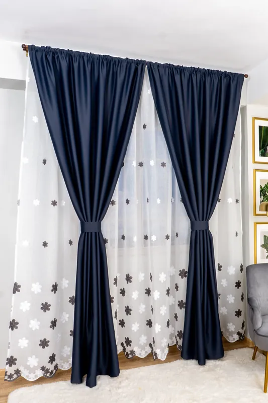 Set Kuala - Perdea din In cu Floricele Gri Plumb PERD0144_300X245_D4_10_ATL si Draperii Blackout Gri Plumb Inchis - BOTD048_100X245_C3_08_ATL cu Rejansa Set_ATL Disponibil imediat