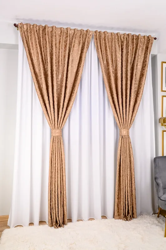 Set Ryna - Perdea Matase Alba Nobila si Draperie Coffee Striat Doar azi