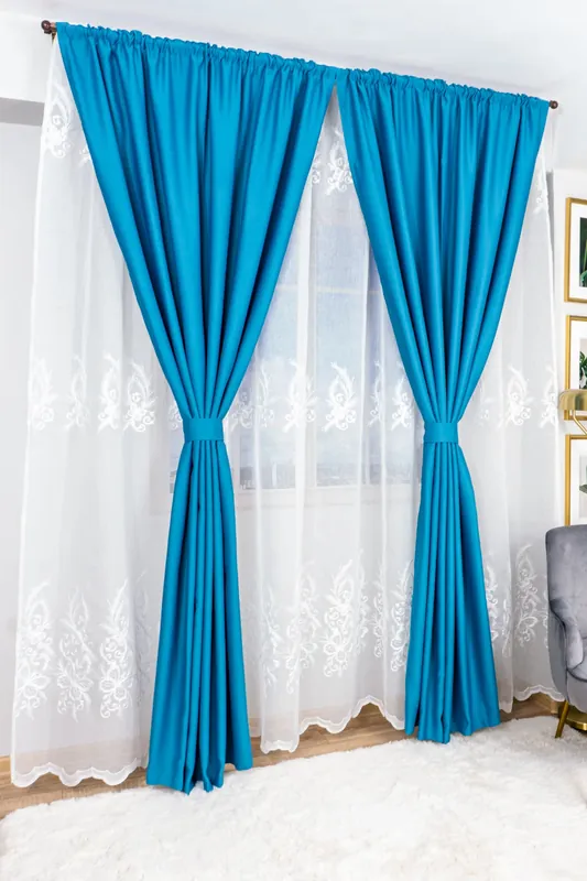 Ofertă de sezon Set Irisa - Perdea din In Raiul Fluturilor Albi si Draperie Blackout Turcoaz